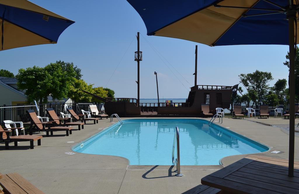South Beach Resort Hotel Марбълхед Екстериор снимка