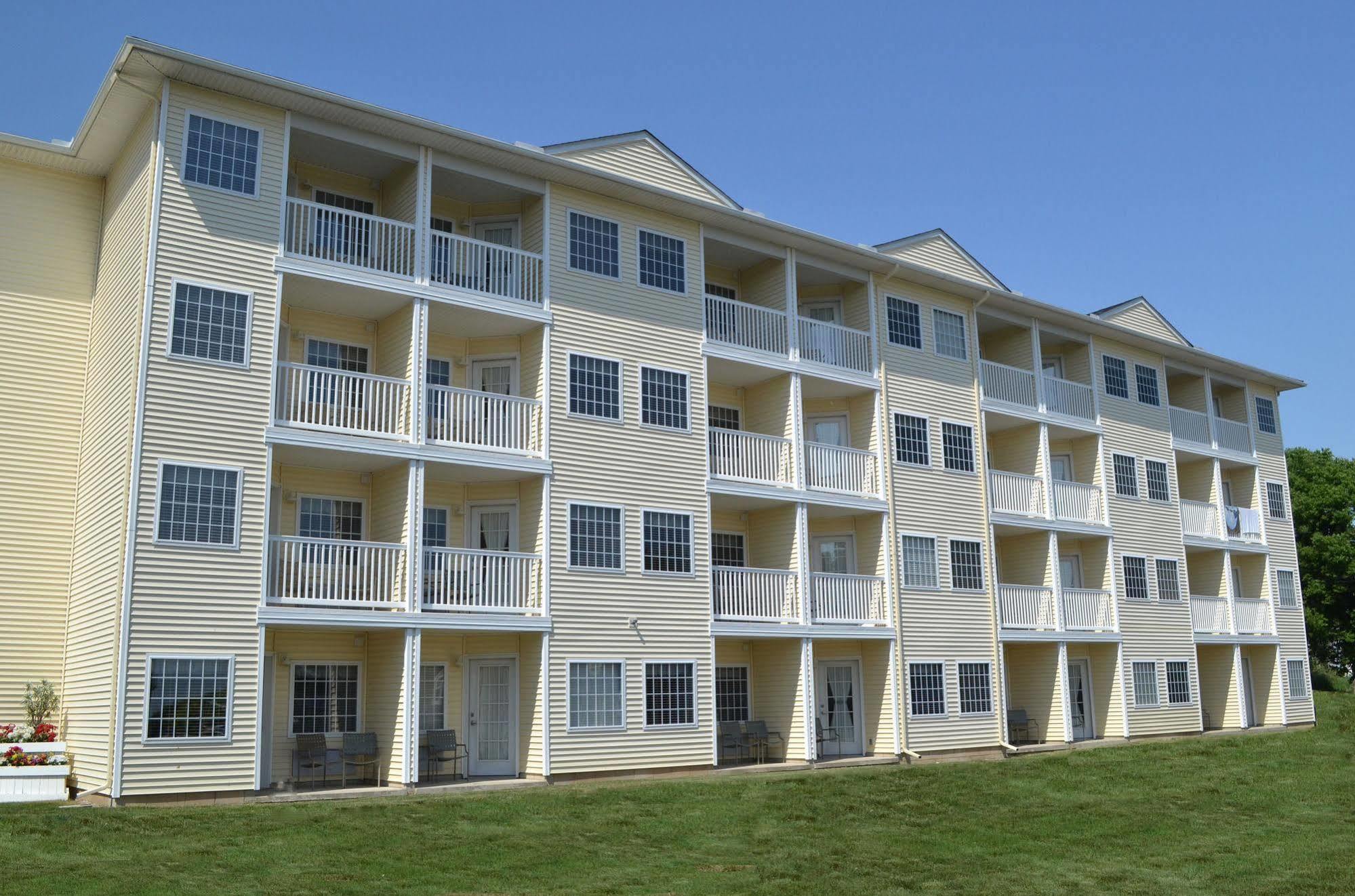 South Beach Resort Hotel Марбълхед Екстериор снимка